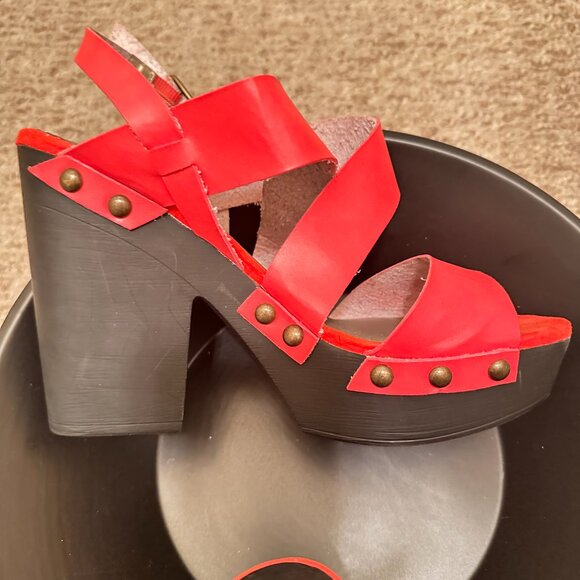 Studded Coral & Black Platform Sandals – Size 8.5 - Picture 2 of 9